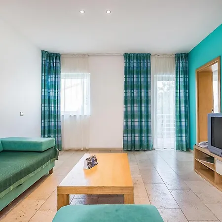 Apartman Nice In With Sauna, 2 Bedrooms And Swimming Pool *