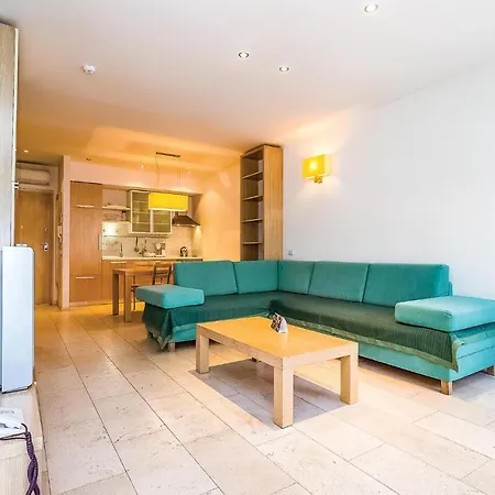 Apartman Nice In With Sauna, 2 Bedrooms And Swimming Pool *