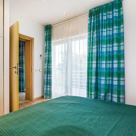 Apartman Nice In With Sauna, 2 Bedrooms And Swimming Pool *